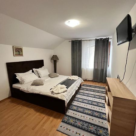 Pensiunea Broscuta Horezu Bagian luar foto