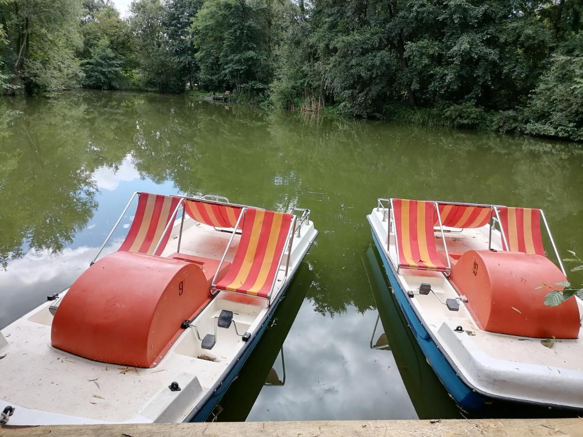 Pensiunea Broscuta Horezu Bagian luar foto