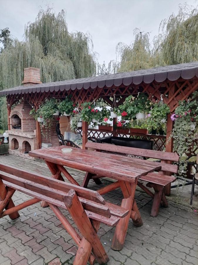 Pensiunea Broscuta Horezu Bagian luar foto